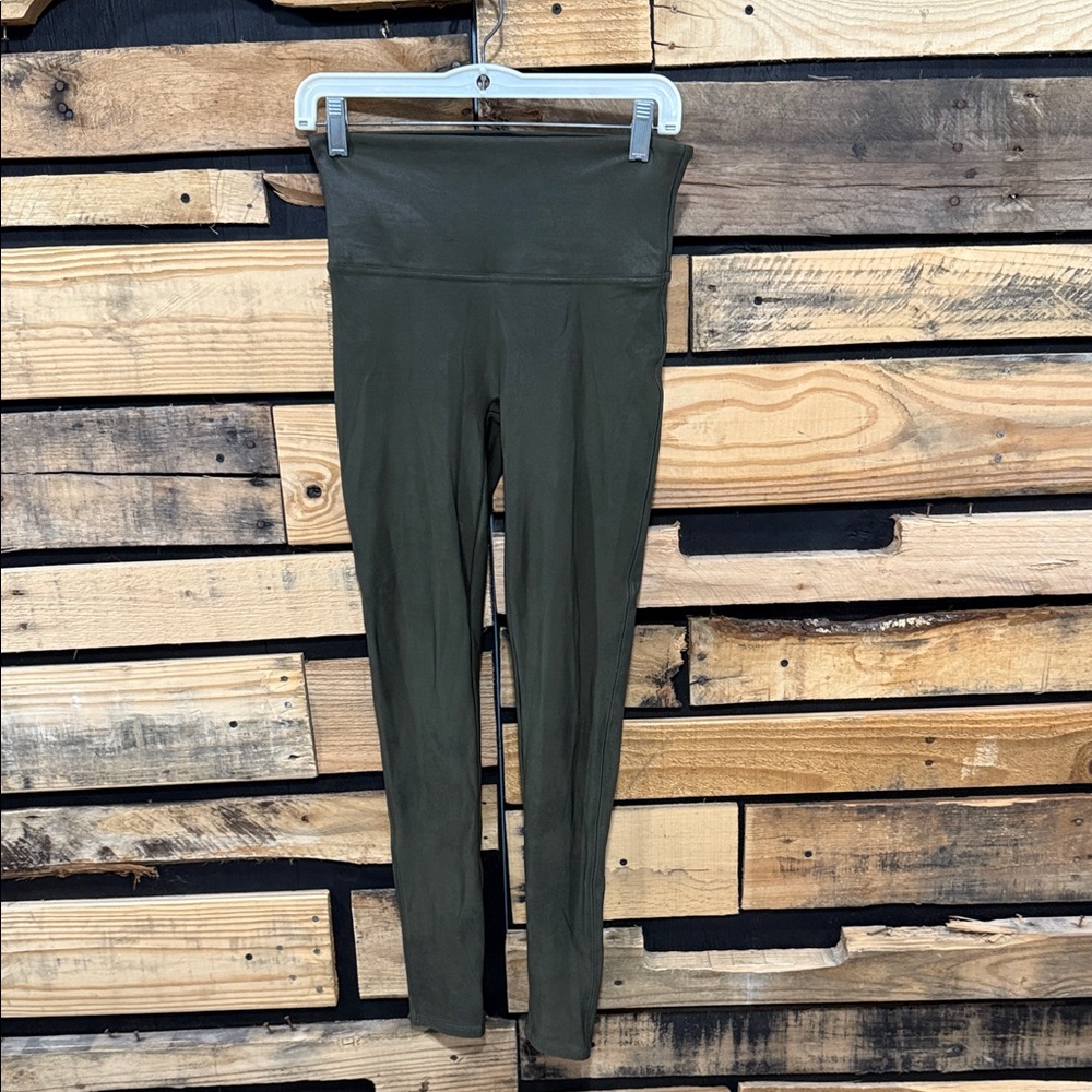 Spanx Faux Leather‎ Olive Green Shiny Slimming Shaping Leggings Women's
Pants M